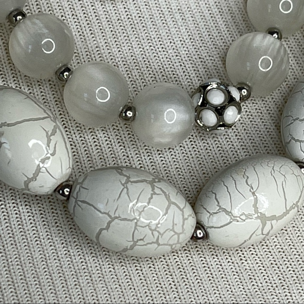 NY Collection White Beaded Triple Strand Necklace - Picture 3 of 5